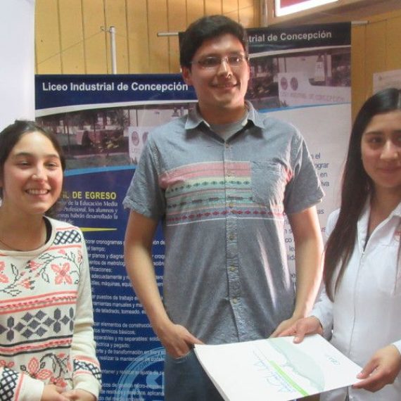 CRHIAM se suma a la iniciativa “1000 científico, 1000 aulas” llevando la ciencia y la tecnología a los establecimientos educacionales
