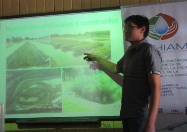 CRHIAM se suma a la iniciativa “1000 científico, 1000 aulas” llevando la ciencia y la tecnología a los establecimientos educacionales