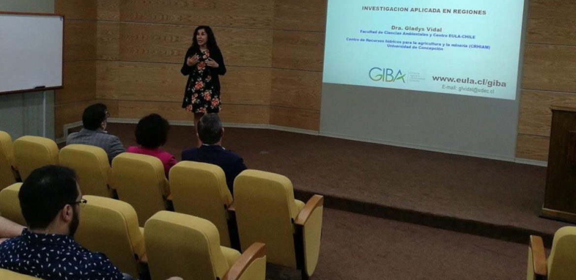 Directora de CRHIAM expuso en Poster Day de la Facultad de Ciencias Biológicas