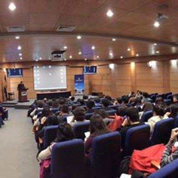 El Dr. Ramón Méndez, docente de la Universidad de Santiago de Compostela, se presentó en el seminario «Ingeniería Ambiental para la Sustentabilidad»
