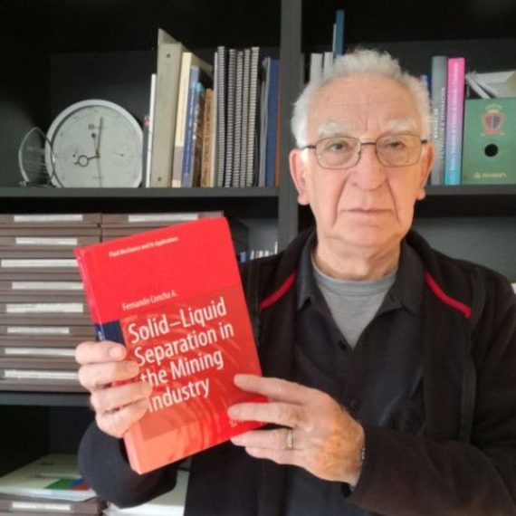 Exitoso desempeño de libro editado por director de CRHIAM