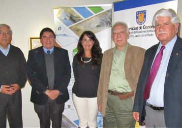 Investigadores del CRHIAM presentan primer libro de la Vicerrectoría de Relaciones Institucionales y Vinculación con el Medio