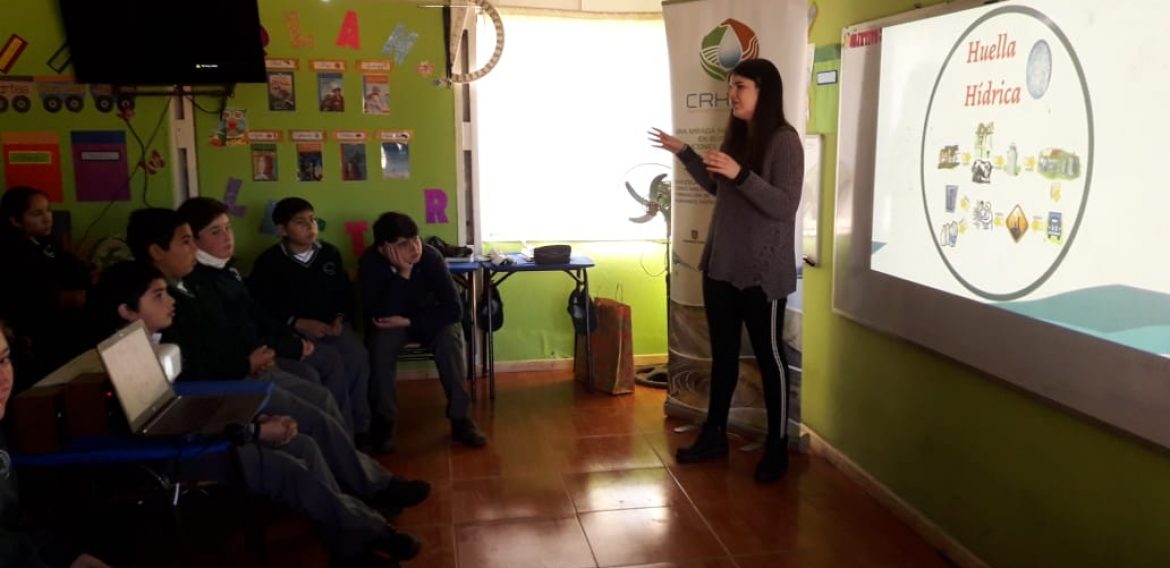 Integrante de CRHIAM realizó charla en escuela rural de la Región del Maule