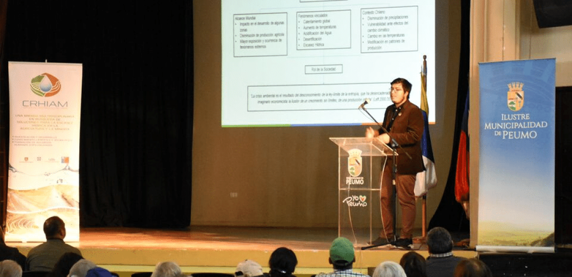 Integrante de CRHIAM participó en seminario “diálogos del agua” en Peumo