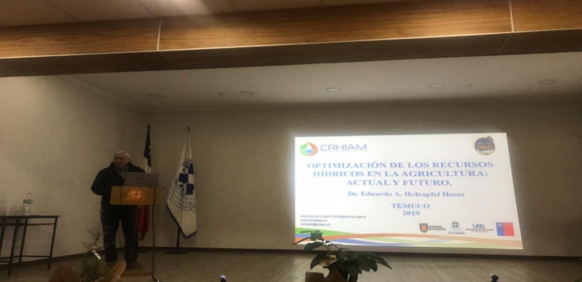 Investigador Asociado CRHIAM dicta charla en seminario sobre desafíos de la fruticultura frente al cambio climático