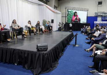 Directora CRHIAM participó en foro UdeC dirigido a la Convención Constituyente