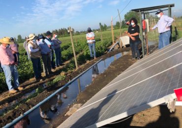 Parceleros de INDAP recibieron capacitación sobre riego con energía solar