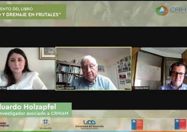 Riego y drenaje en frutales: CRHIAM presentó libro que promueve el uso sustentable del agua en la fruticultura