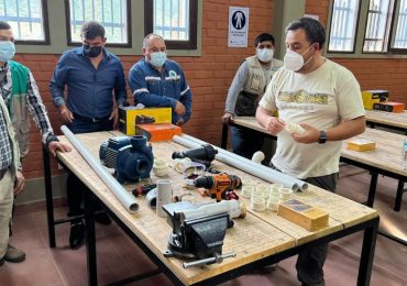 Integrante CRHIAM visitó escuela de riego tecnificado en Bolivia