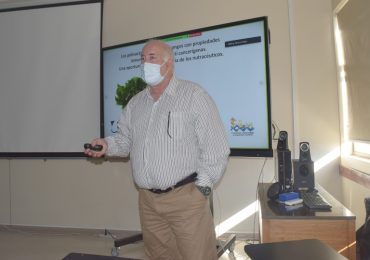 Académico de la Universidad de Málaga dictó clase magistral sobre biotecnología azul