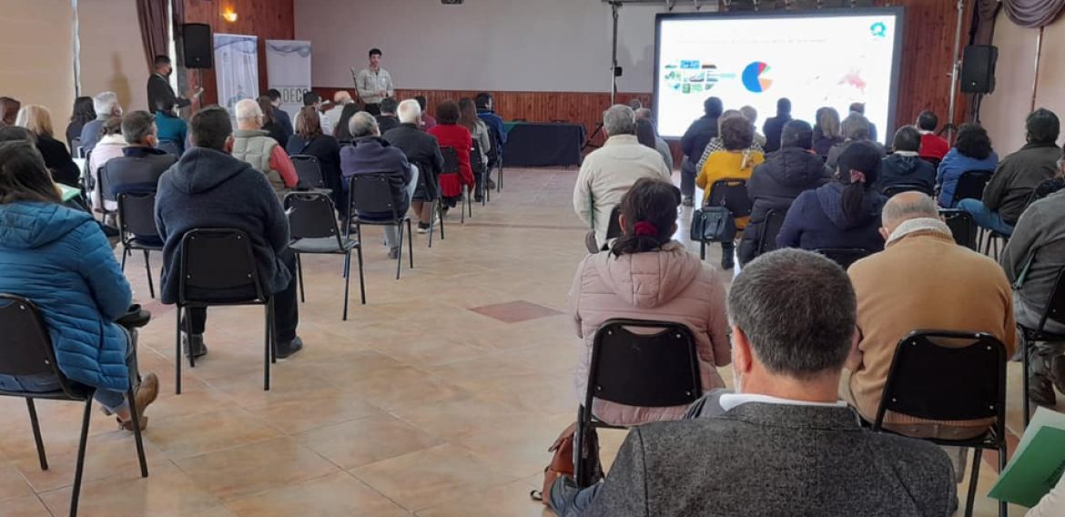 Investigador principal de CRHIAM dictó charla sobre fuentes de agua para la comuna de Quillón