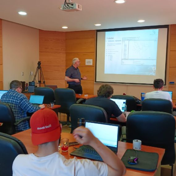 Destacado académico belga dictó curso teórico práctico sobre modelización de los ecosistemas fluviales