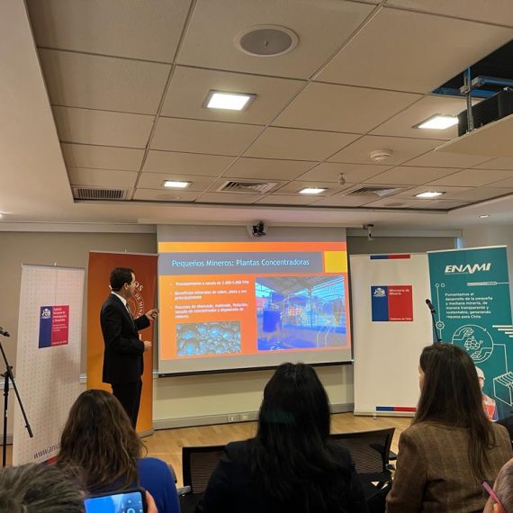 Explorando el futuro de la pequeña minería: en reunión intersectorial se abordaron los desafíos y oportunidades para un desarrollo productivo sostenible