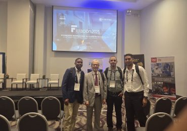 Becario CRHIAM participó en Congreso Flotación 2025 en Perú