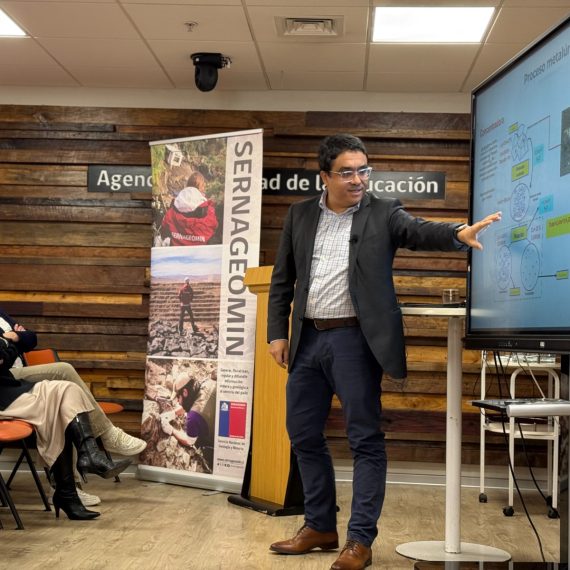 El futuro de la minería y el agua: Subdirector de CRHIAM participó de ciclo de charlas de SERNAGEOMIN